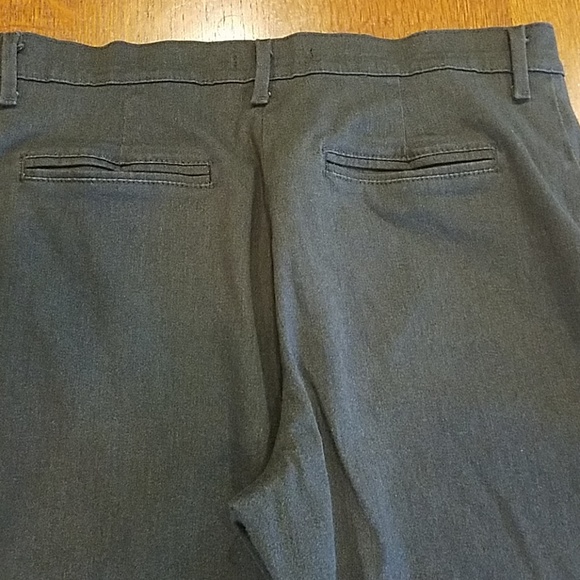 Like new Lee Relexad fit pants. - Picture 3 of 6